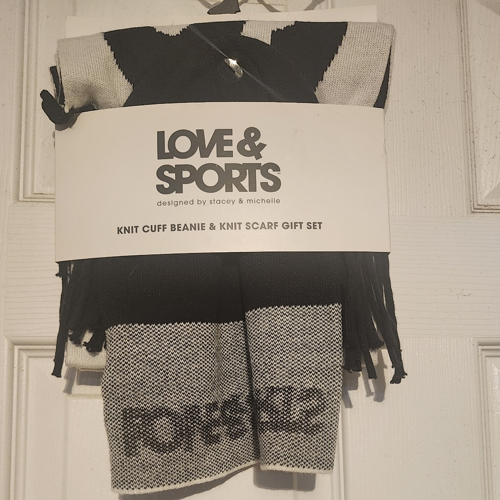 Love & Sports Black and Gray Knit Scarf